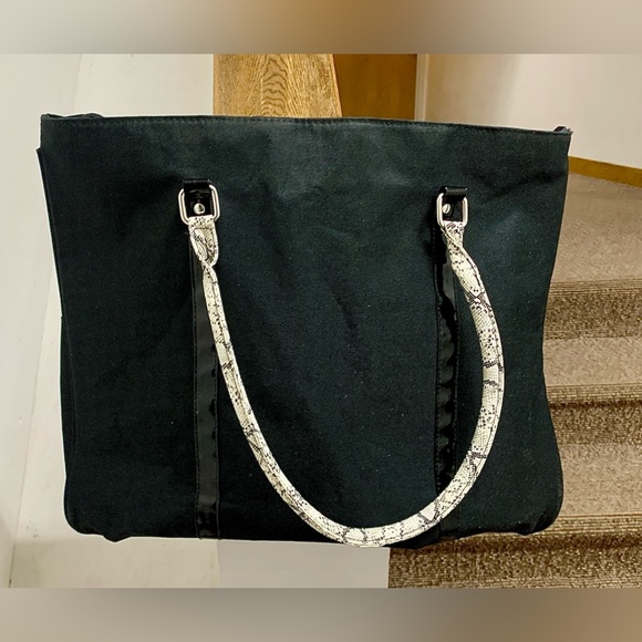 DSW Faux Snakeskin Handled 3 Compartment Zippered Weekend Overnight Tote Bag - Picture 2 of 16